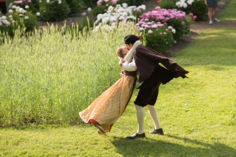 Image of 2 actors performing Shakespeare in the Arb
